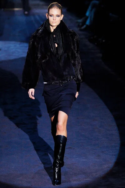 Look 11
